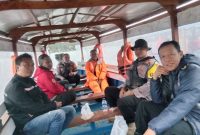 
TIM SAR menghentikan pencarian dua pelajar tenggelam di Danau Situ Cileunca, Desa Pulosari, Kecamatan Pangalengan, Kabupaten Bandung, Rabu (10/4/2024). (Foto: BPBD Kab. Bandung)
