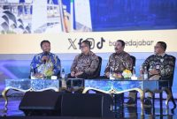 
Sekteraris Daerah (Sekda) Provinsi Jawa Barat (Jabar) Herman Suryatman menghadiri acara Musyawarah Perencanaan Pembangunan (Musrembang) Pemprov Jabar dalam Rangka Penyusunan RPJPD Tahun 2025 - 2045 dan RKPD Tahun 2025. (Foto: admin jabar)
