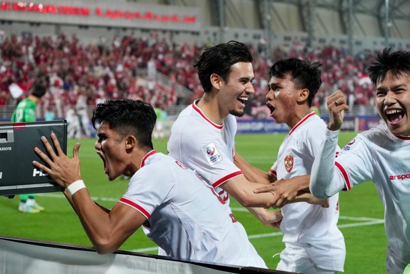 Pemain Timnas U-23 Indonesia meluapkan kegembiraannya usai menang adu penalti atas Korea Selatan (Korsel) U-23. (Foto: PSSI)
