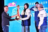 
Penjabat (Pj.) Gubernur Jawa Barat Bey Machmudin melepas Bandung bjb Tandamata untuk berkompetisi pada Proliga 2024,Minggu (21/4/2024).(Foto: adpim jabar)
