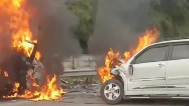 Kecelakaan maut di Tol Jakarta Cokampek. (Foto; PMJ/X)