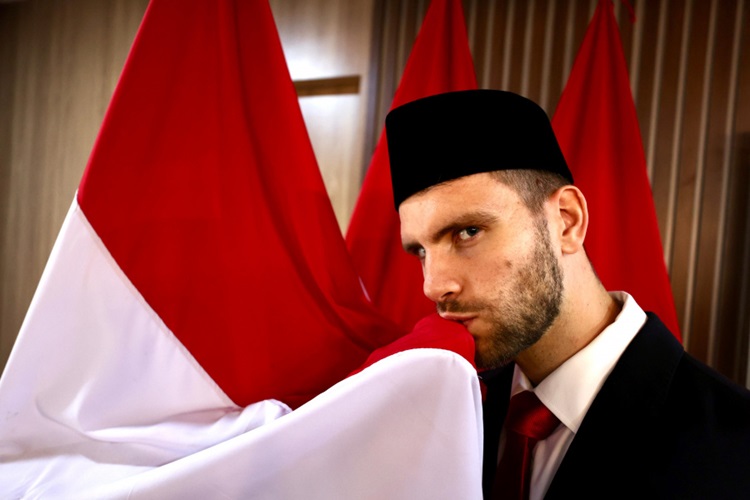 Maarten Paes, resmi menjadi Warga Negara Indonesia (WNI). (Foto: PSSI)
