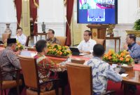 Presiden Jokowi memimpin Ratas mengenai Penanganan Pengungsi Erupsi Gunung Ruang, di Jakarta, Jumat (03/05/2024). (Foto: Humas Setkab./Agung)
