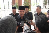 
Pj. Gubernur Jabar Bey Machmudin usai Rapat Paripurna DPRD Provinsi Jawa Barat di Gedung DPRD Provinsi Jawa Barat, Kota Bandung, Senin (24/6/2024). (Foto: adpim jabar)