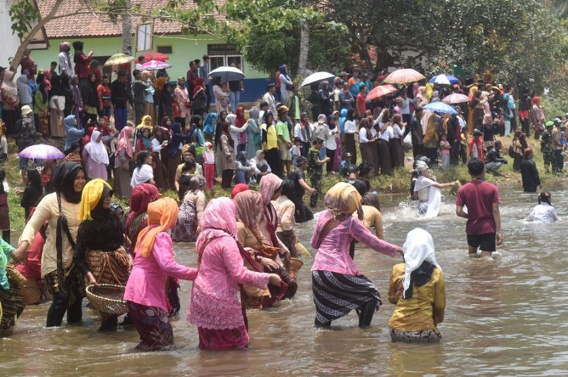 

Masih banyak puluhan acara menarik di Jawa Barat yang terangkum dalam buku Calender of Event 2024.(Foto: deram/dara)

