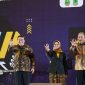 
Plt Asisten Administrasi Umum Setda Provinsi Jabar Hening Widyatmoko dan Kepala Diskominfo Jabar Ika Mardiah saat membuka IKP Fest 2024 di Kabupaten Karawang, Kamis (18/7/2024).(Foto: adpim jabar)
