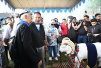 
Pj Gubernur Jawa Barat Bey Machmudin mnnghadiri Kontes Ternak dan Expo Pangan Tingkat Provinsi Jawa Barat Tahun 2024 di The Landen, Lembang, Kabupaten Bandung Barat, Kamis (25/17/2024).(Foto: Biro Adpim Jabar)