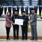 
Penjabat Gubernur Jawa Barat Bey Machmudin menghadiri Rapat Paripurna DPRD Jabar di gedung DPRD Jabar, Kota Bandung, Senin (29/7/2024).(Foto: Biro Adpim Jabar)
