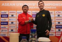 
Pelatih Timnas Indoesia Indra Sjafri, dan Pelatih Malaysia, Juan Torres Garrido siap menampilkan permainan menarik saat timnya bertemu di laga semifinal ASEAN U-19 Boys Championship 2024, di Stadion Gelora Bung Tomo, Sabtu (27/7/2024) pukul 19.30 WIB.(Foto: PSSI)

