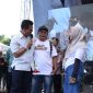 
Bupati Bandung, Dadang Supriatna berdialog dengan warga saat menghadiri acara
Sosialisasi Pilkada Serentak Tahun 2024 yang digelar Komisi Pemilihan Umum (KPU) Kabupaten Bandung di Thee Matic Mall Jalan Raya Majalaya-Rancaekek, Minggu (28/7/2024) siang.(Foto: maji/dara)
