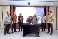 
Pj Gubernur Jabar Bey Machmudin menghadiri Penandatanganan Perjanjian Pemegang Saham (Shareholder Agreement-SHA) antara bank bjb dengan Pemerintah Provinsi Jambi sebagai perwakilan dari seluruh pemegang saham Bank Jambi di T-Tower bank bjb, Jakarta Selatan.(Foto: Biro Adpim Jabar)
