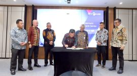 
Pj Gubernur Jabar Bey Machmudin menghadiri Penandatanganan Perjanjian Pemegang Saham (Shareholder Agreement-SHA) antara bank bjb dengan Pemerintah Provinsi Jambi sebagai perwakilan dari seluruh pemegang saham Bank Jambi di T-Tower bank bjb, Jakarta Selatan.(Foto: Biro Adpim Jabar)
