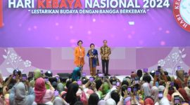 Presiden Joko Widodo dan Ibu Iriana Joko Widodo menghadiri puncak acara Hari Kebaya Nasional 2024 yang bertema “Lestarikan Budaya Dengan Bangga Berkebaya” di Istora Senayan Jakarta, Rabu 24 Juli 2024. (Foto: Humas Setkab/Oji)

