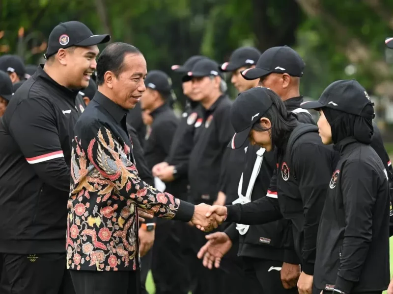 
Presiden Joko Widodo (Jokowi) melepas kontingen Indonesia yang akan berlaga di Olimpiade 2024 Paris di Istana Merdeka, Jakarta, Rabu (10/7/2024). (Foto:Biro Pers Sekretariat Presiden)
