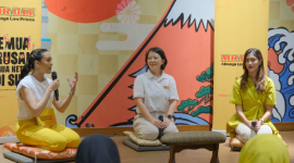 Ria Sutrisno, Head of Marketing MR.DIY Indonesia (tengah) bersama Saskhya Aulia, psikolog
anak dan keluarga (paling kanan) dalam sesi talk show Mom & Kid Hang Out with MR.DIY: Bye
Bye Post Holiday Blues! dengan tema Cara Membangkitkan Semangat Anak untuk Kembali
Bersekolah Setelah Liburan (Foto: Istimewa)