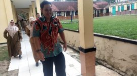 Kasi Sapras SMP Disdik Kabupaten Sukabumi, Zetta Nusantara Putra saat monitoring MPLS di SMPN 2 Sagaranten (Foto: Istimewa)