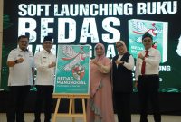 Bupati Bandung Dadang Supriatna meluncurkan sebuah karya monumental yakni sebuah buku berjudul 'Bedas Manunggal, Studi Kajian Al-Quran'. (Foto: diskominfo)
