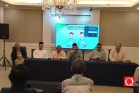 Tim Pemenangan pasangan calon Bupati dan Wakil Bupati Bandung, Dadang Supriatna dan Ali Syakieb memberikan keterangan Pers menjelang Deklarasi “Rakyat Bandung Bedas Lanjutkan Jilid Dua”  di Hotel Sutan Raja, Soreang Kamis (29/8/2024). (Foto: maji/dara)
