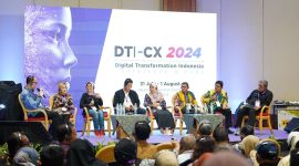 
Kepala Dinas Komunikasi dan Informatika Provinsi Jawa Barat Ika Mardiah (ketiga kiri) menjadi panelis dalam sesi Seminar Nasional Restrospektif Digitalisasi Pemerintahan (2003 - 2024) di Jakarta Convention Center, Rabu (31/7/2024). (Foto: biro adpim Jabar)

