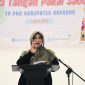 
Ketua TP PKK Kabupaten Bandung Emma Dety Dadang Supriatna membuka perlombaan di Gedung Dewi Sartika Soreang, Selasa (20/8/2024). (Foto: diskominfo)
