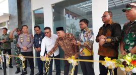 Komisi Pemilihan Umum (KPU) Kabupaten Bandung menempati Gedung baru di Jalan Bhayangkara No. 34, Desa Soreang, Kecamatan Soreang, Kabupaten Bandung. Gedung itu diresmikan Ketua KPU RI, H. Apipudin, didampingi Bupati Bandung HM. Dadang Supriatna, Jum’at (2/8/2024).(Foto: Ist)

