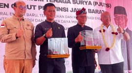 Peresmian Pemasangan Penerangan Jalan Umum Tenaga Surya (PJUTS) di Desa Kandangmukti, Kecamatan Leles, Kabupaten Garut, Kamis (8/8/2024)(Foto: Istimewa)