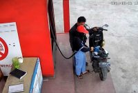 
Pelaku pelecehan seksual terhadap petugas SPBU wanita di wilayah Kecamatan Gekbrong, Kabupaten Cianjur, Senin (26/8/2024) sore telah ditangkap polisi.(Foto:Humas Pertamna) 