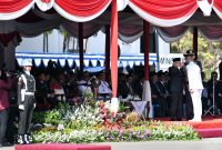 
Wapres Ma'ruf Amin menjadi inspektur upacara pada pelantikan 1.079 Pamong Praja Muda IPDN di Kampus IPDN Jatinangor, Sumedang, Jawa Barat Kamis (1/8/20234). Nampak hadir Penjabat Gubernur Jawa Barat Bey Machmudin. (Foto: biro dokpim)