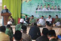 
Dewan Mustasyar PCNU Kabupaten Bandung, KH Sofyan Yahya memberikan petuah pada acara Yaumul Ijtima, di Pontren Darul Maarif, Desa Rahayu, Kecamatan Margaasih, Kabupaten Bandung, Rabu (7/8/2024).(Foto: maji/dara)
