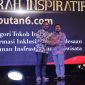 
Kepala Diskominfo,Yosep Nugraha mewakili Bupati Bandung Dadang Supriatna 
menerima penghargaan sebagai Tokoh Inspiratif  Transformasi Inklusi Digital Pedesaan pada acara Cita & Cipta Liputan6.com di Hotel Shangrilla Jakarta, Rabu (31/7/2024).(Foto: diskominfo) 
