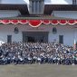 
Pj Gubernur Jabar Bey Machmudin berfoto bersama Kontingen PON XXI Jabar di Gedung Sate, Kota Bandung, Minggu (18/8/2024).(Foto; Biro Adpim Jabar)
