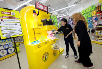 Dalam rangka memperingati Hari Kemerdekaan Indonesia, Ria Sutrisno selaku Head of
Marketing MR.DIY Indonesia menyambut pelanggan setia MR.DIY dengan memperkenalkan
berbagai produk lokal yang diproduksi oleh dalam negeri melalui kampanye "CINLOK (Cinta
Produk Lokal)" selama bulan Agustus 2024 yang bertujuan untuk meningkatkan serta
menumbuhkan rasa cinta dan bangga terhadap produk lokal. Kegiatan ini dilakukan di media
sosial dan beberapa toko offline MR.DIY di Jakarta, Surabaya dan Medan, salah satunya MR.DIY
Mall Artha Gading, Jakarta Utara, pada tanggal 16–18 Agustus 2024 (Foto: Istimewa)
