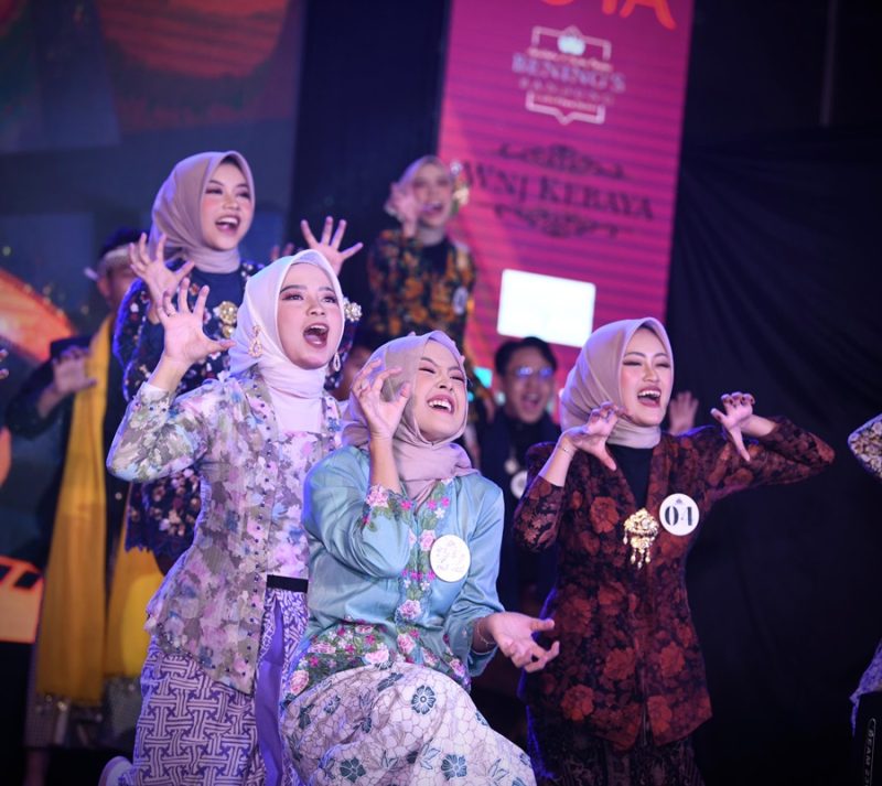 
Bunda Genre Provinsi  Jawa Barat Amanda Soemedi mengikuti acara Grand Final Apresiasi Duta Genre Jawa Barat 2024 di Harris Hotel & Conventions Festival Citylink Bandung, Sabtu (7/9/2024). (Foto: Dokpim Jabar)