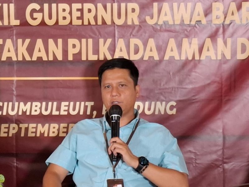 
Ketua Divisi Sosialisasi, Pendidikan Pemilih, dan Partisipasi Masyarakat KPU Jabar, Hedi Ardia. (Foto: dram/dara)

