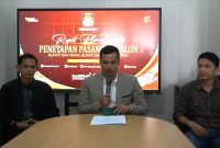 KPU Garut menetapkan pasangan Helmi Budiman-Yudi Nugraha dan Abdusy Syakur Amin-Putri Karlina sebagai peserta Pemilihan Bupati dan Wakil Bupati Kabupaten Garut 2024, melalui pleno tertutup di Kantor KPU Garut, Minggu (22/9/2024)(Foto: Istimewa)
