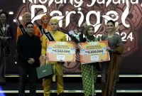 
Darra Arnelita Morena dan Ahmad Firdaus Mirza keluar sebagai Mojang Jajaka Pinilih Kota Bandung 2024, pada Grand Final Mojang-Jajaka Kota Bandung di The Amerra Hotel, Jalan Gegerkalong, Sabtu (28/9/2024).(Foto: diskominfo) 
