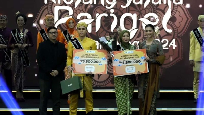 
Darra Arnelita Morena dan Ahmad Firdaus Mirza keluar sebagai Mojang Jajaka Pinilih Kota Bandung 2024, pada Grand Final Mojang-Jajaka Kota Bandung di The Amerra Hotel, Jalan Gegerkalong, Sabtu (28/9/2024).(Foto: diskominfo) 
