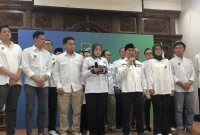 
Ketua Umum PKB Muhaimin Iskandar atau Cak Imin mengumumkan susunan pengurus PKB periode 2024-2029, Rabu (18/9/2024).(Foto: viva.co.id)
