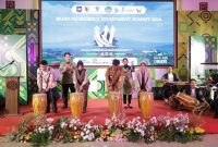 
 Pjs. Bupati Bandung Dikky Achmad Sidik membuka Bandung Regency Investment Summit (BRIS) 2024, di Hotel Grand Sunshine Resort dan Convention Soreang, Senin (7/10/2024). (Foto: maji/dara)

