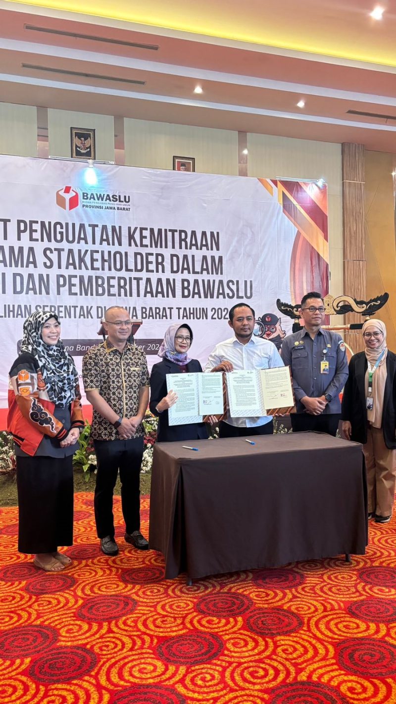  Bawaslu dan Diskominfo Jabar tandatangani Komitmen Bersama
Tangkal Berita Hoaks pada Masa Kampanye Pilkada Serentak di Hotel Novena, Kabupaten Bandung Barat, Selasa (8/10/2024). (Foto: dokpim jabar)
