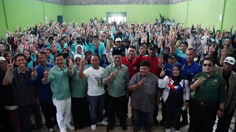Calon Bupati Bandung Dadang Supriatna menghadiri Yaumul Ijtima PCNU Kabupaten Bandung, di MWCNU Kecamatan Katapang, Sabtu  (5/10/2024). (Foto: Ist)
