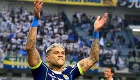
Penyerang Persib, Ciro Alves akan bekerja keras meraih kemenangan dari Zhejiang FC.(Foto: republika bobotoh)
