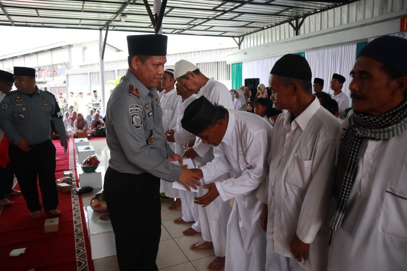 Lapas Garut menyelenggarakan tabligh Akbar bersama 100 anak yatim dan dhuafa di Masjid Al-Hidayah Lapas Garut, Jumat (4/10/2024)(Foto: Istimewa)