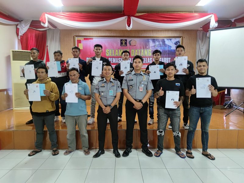 11 orang Warga Binaan Pemasyarakatan (WBP) di Lapas Garut mendapatkan program Pembebasan Bersyarat (PB), sementara 1 (satu) WBP bebas murni, SEnin (7/10/2024)(Foto: Istimewa)