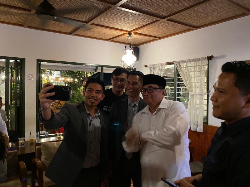 Calon Bupati Garut nomor urut 2, Abdusy Syakur Amin, bersilaturahmi dengan warga dan masyarakat Nahdlatul Ulama (NU) di Kampung Dangiang, Desa Dangiang,  Kecamatan Banjarwangi, Kabupaten Garut, Rabu (16/10/2024)(Foto: Istimewa)
