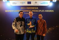 
Perumda Air Minum Tirta Raharja Kabupaten Bandung meraih penghargaan sebagai 2nd Winner (juara kedua) kategori Leadership Commitment pada kegiatan The UN Women Asia-Pacific WEPs Awards Regional Ceremony 2024 di Jakarta.(Foto: maji/dara)