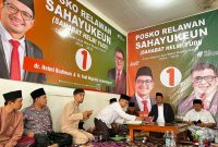 
Calon Bupati Garut, dr.Helmi Budiman, meresmikan Posko Pemenangan 'SAHAYUKEUN' di Kecamatan Bayongbong, Kabupaten Garut, Senin (14/10/2024).(Foto: andre/dara)  


