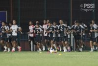 
Timnas Indonesia siap jalani laga perdana Kualifikasi Piala Asia U17 2025 melawan Kuwait, di Stadion Al Ahmadi, Kuwait, hari ini Rabu (23/10/2024).(Foto: pssi)
