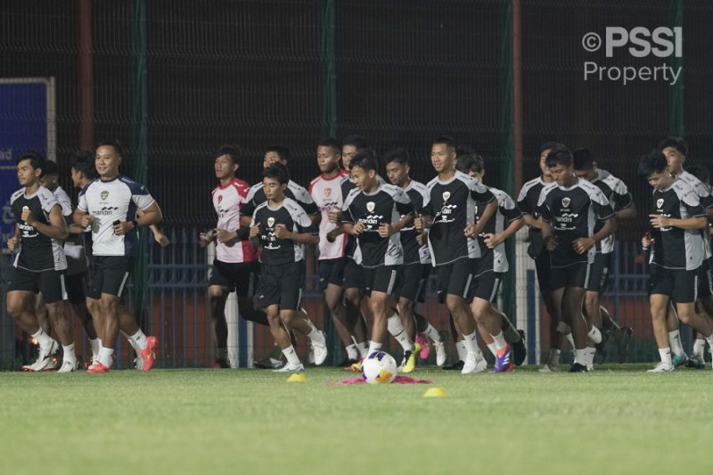 
Timnas Indonesia siap jalani laga perdana Kualifikasi Piala Asia U17 2025 melawan Kuwait, di Stadion Al Ahmadi, Kuwait, hari ini Rabu (23/10/2024).(Foto: pssi)
