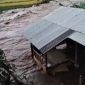 Banjir bandang akibat meluapnya Sungai Cidadap Kecamatan Gununghalu, Kabupaten Bandung Barat, Jawa Barat teredam puluhan rumah dan pesawahan, Sabtu petang (16/11/2024).(Foto: Ist)
